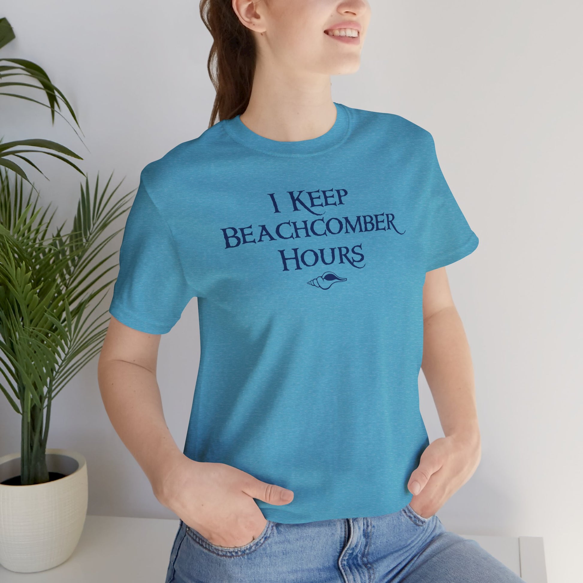 Beachcomber Hours | Beachy Bella | T-Shirt