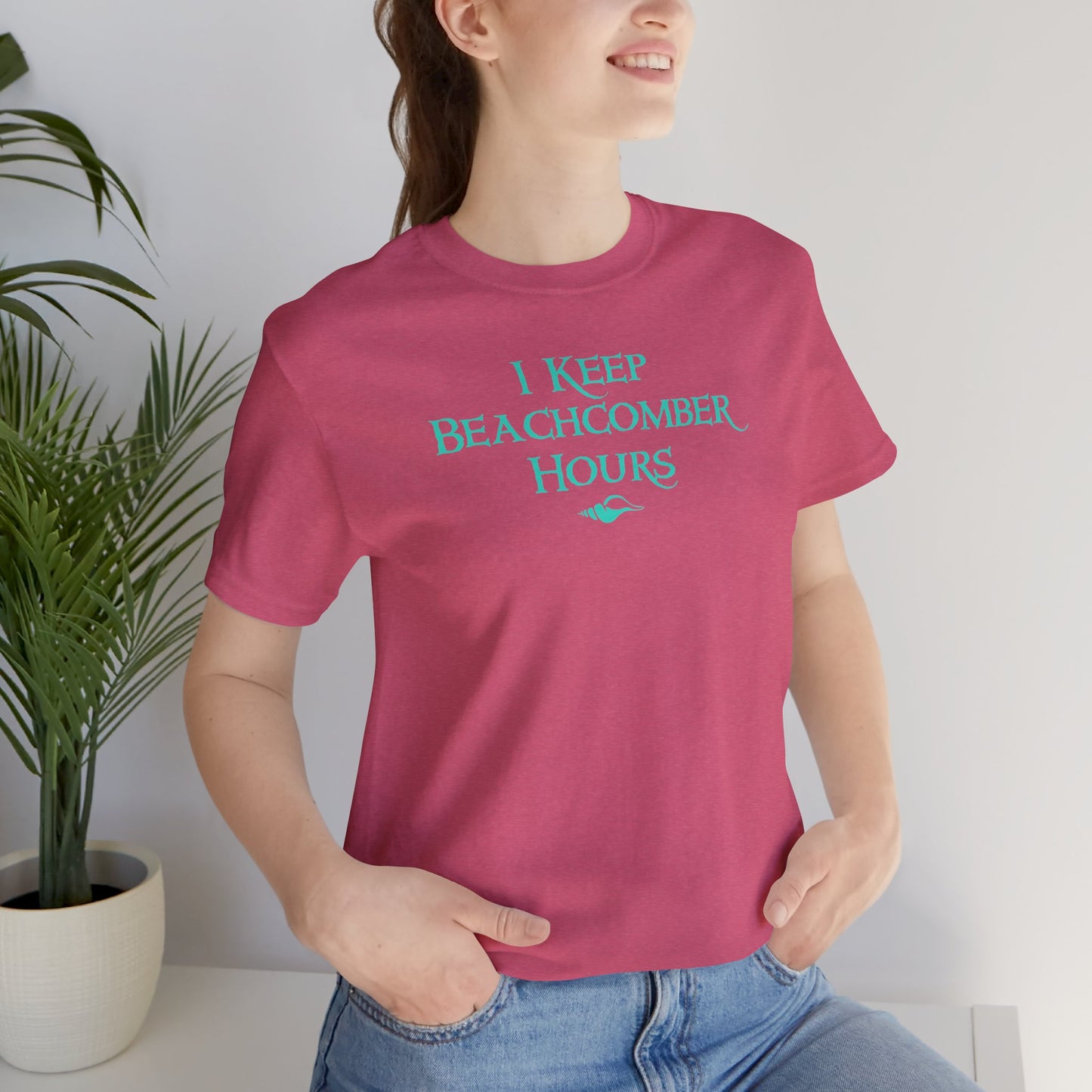 Beachcomber Hours | Beachy Bella | T-Shirt